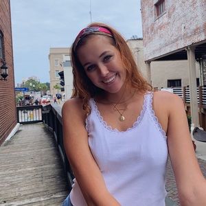 Meet your Posher, Laina